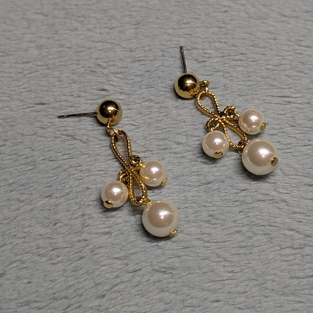 Vintage Goldtone and Faux Pearl Drop Pierced Earrings - Picture 4 of 5